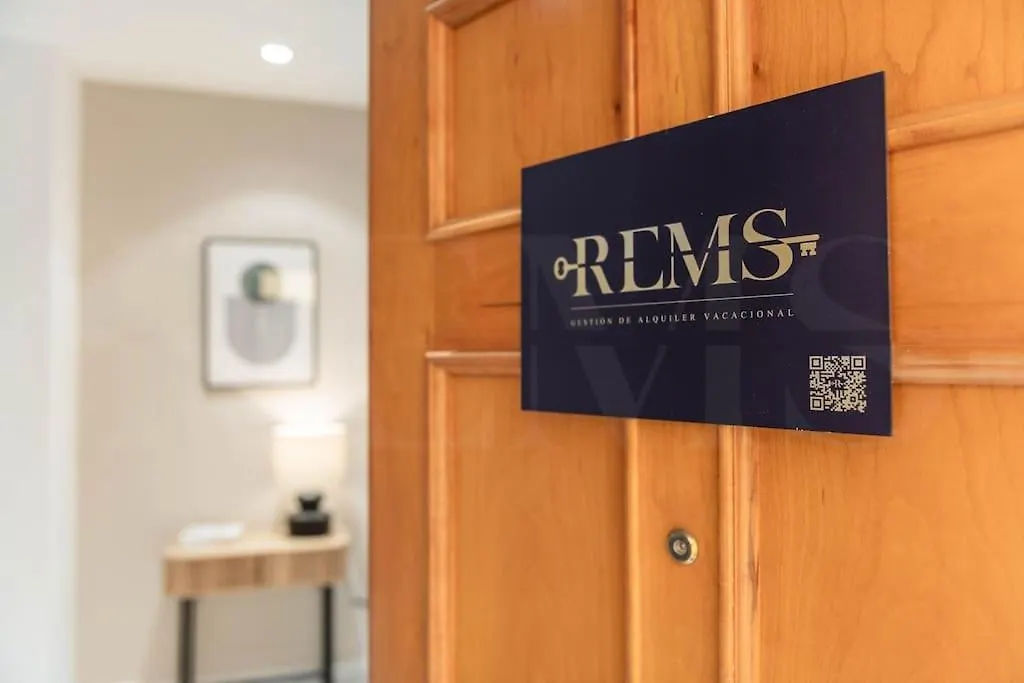 Stay And Support - Charitable Apartments By Rems Μάλαγα